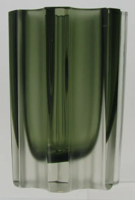 Lasimaljakko, korkeus 16,0cm, Iittala, signeerattu Tapio Wirkkala -3502, viallinen. Ainoastaan nouto myymälästä!