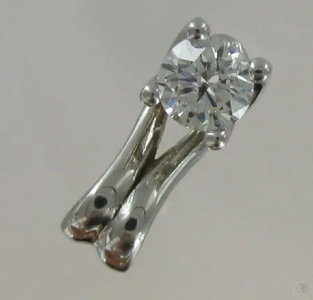 Timanttiriipus 1xn.0,29ct, 750vk, paino 1,5g Vikt: 1,5 g