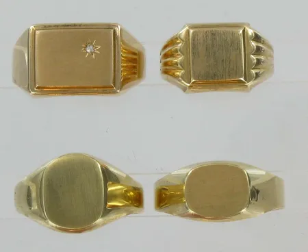Neljä kantasormusta, yhdessä timantti 1xn.0.005ct, kaivertamattomia, koot 15½,18½,19,19¼, 585, paino 11,4g Vikt: 11,4 g