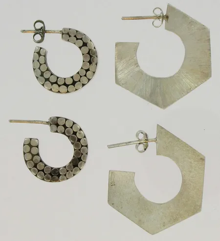 2 hopea korvakorut, 925/830, paino 15,6g