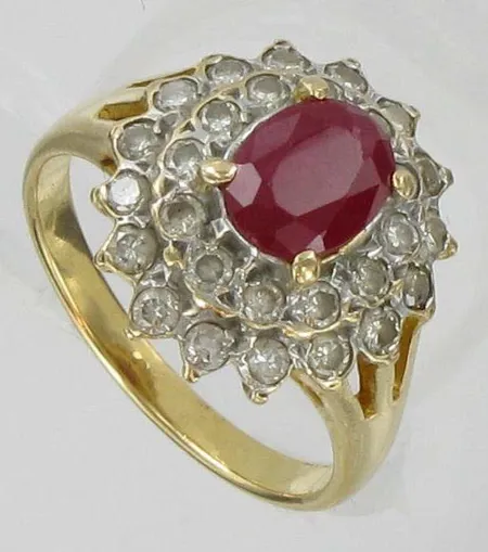 Kivisormus timanteilla 28xn.0.01ct, kaivertamaton, koko 17, 750br, paino 5,7g Vikt: 5,7 g