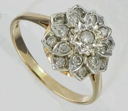 Timanttisormus 1xn.0.04ct ja 16xn.0.01ct, kaivertamaton, koko 18, 585, paino 3,6g Vikt: 3,6 g