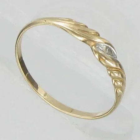Timanttisormus1xn.0.005ct, kaivertamaton, koko 15, 585, paino 0,6g Vikt: 0,6 g