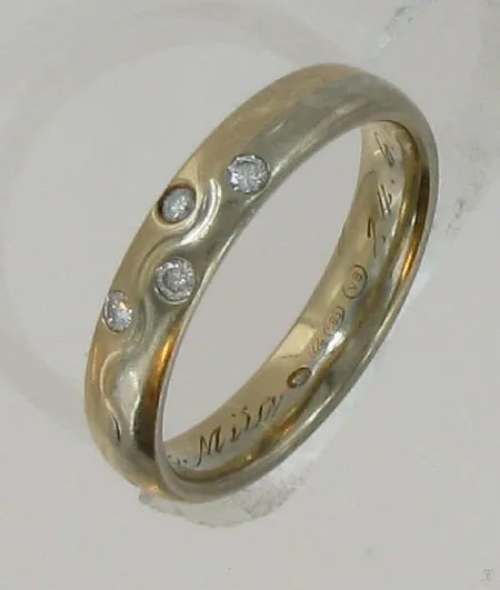 Timanttisormus 4xn.0,02ct, kaiverrettu, koko 16¾, 585, paino 4,0g Vikt: 4   g