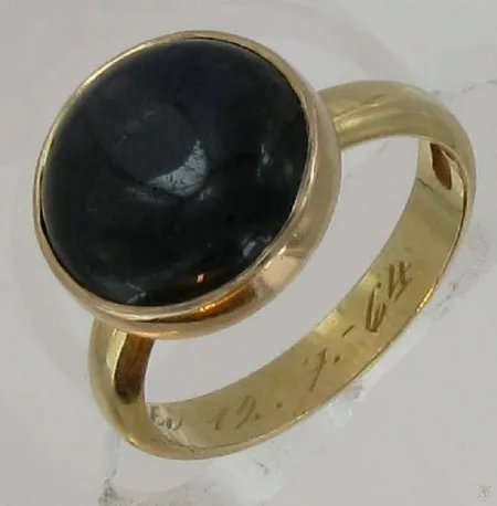Spektroliittisormus, kivessä naarmuja, valmistettu 1963, 750br, paino 6,0g Vikt: 6   g