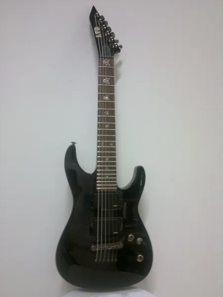 Sähkökitara ESP LTD N427, kulumia ja suojapussi. Ainoastaan nouto myymälästä