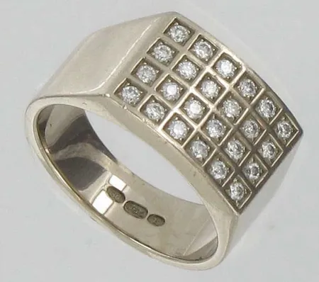 Timanttisormus 24xn.0.02ct, kaivertamaton, koko 19¼, 750vk, paino 17,6g Vikt: 17,6 g