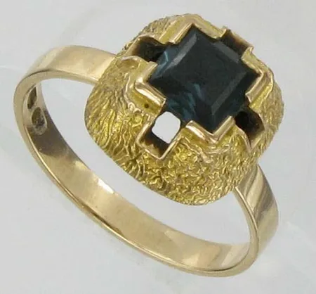 Kivisormus, kaivertamaton, koko 17½, 585br, paino 3,2g Vikt: 3,2 g