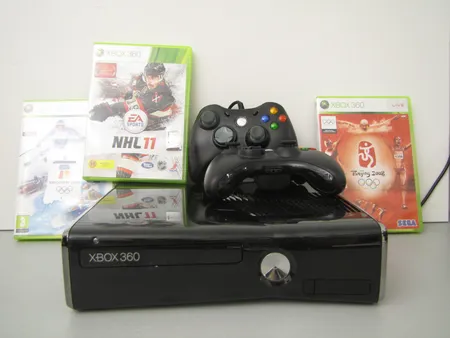 Pelikonsoli X360 250gb +johdot, kaksi ohjainta ja kolme peliä
Ainoastaan nouto myymälästä!