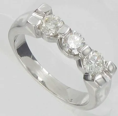 Timanttisormus 3xn.0.26ct, kaivertamaton, koko 17, 750, paino 5,8g Vikt: 5,8 g