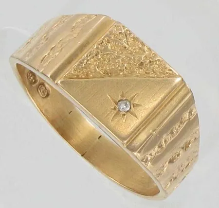Timanttikantasormus 1xn.0.005ct, kaivertamaton, koko 19¾, 585, paino 5,0g Vikt: 5   g