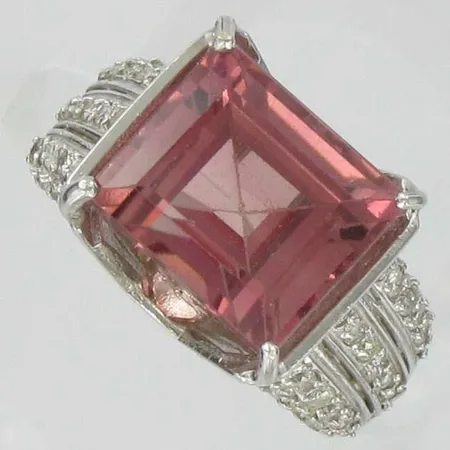 Turmaliinisormus timanteilla 54xn.0.01ct, kaivertamaton, koko 16½, 585br vk, paino 13,3g Vikt: 13,3 g