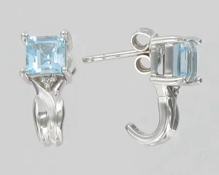 Akvamariinikorvakorut timanteilla 2xn.0.005ct, 585br vk, paino 2,7g Vikt: 2,7 g