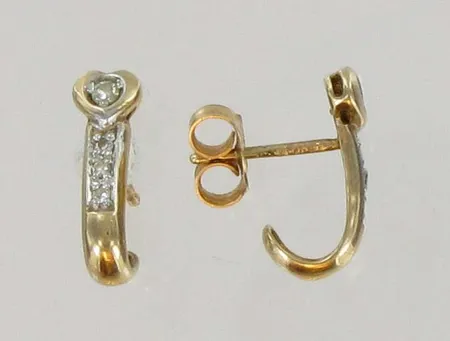 Timanttikorvakorut 2xn.0.02ct 6xn.0.01ct, 585, paino 1,4g Vikt: 1,4 g