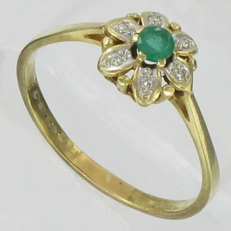 Smaragdisormus timanteilla 6xn.0.005ct, kaivertamaton, kivi kulunut, koko 19½, 585br, paino 2,2g Vikt: 2,2 g