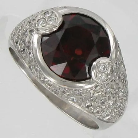 Granaattisormus timanteilla 68xn.0.005ct, kaivertamaton, koko 17, 750br, paino 9,0g Vikt: 9   g