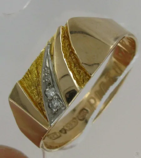 Kantasormus 2xn.0,01ct, kaiverrettu, koko 20¾, 585, paino 4,8g Vikt: 4,8 g