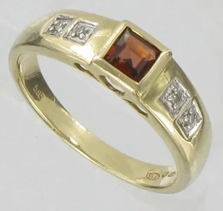 Kivisormus timanteilla 4xn.0,005ct, kaivertamaton, koko 18, 585br, paino 3,3g Vikt: 3,3 g