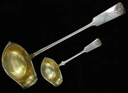 Liemikauha ja kastikekauha, Musla, kaiverrettuja, 813, paino 175,2g Vikt: 175,2 g